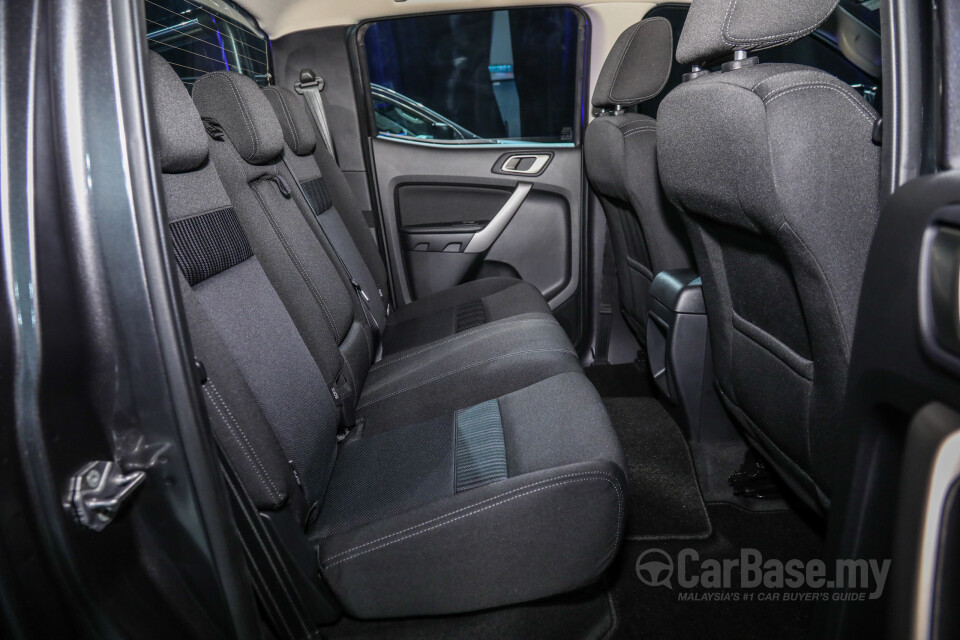 Nissan Navara D23 Facelift (2021) Interior