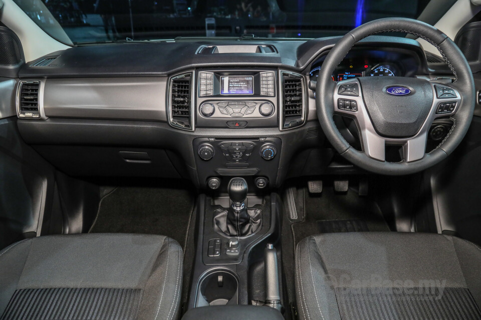 Subaru Outback BN (2015) Interior