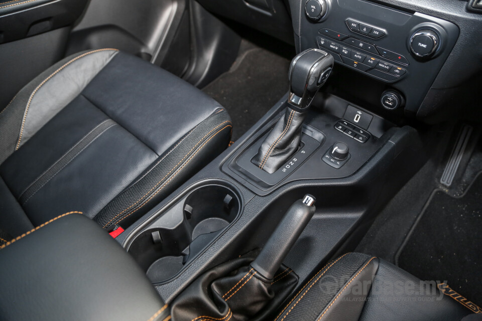 Toyota Fortuner AN160 (2016) Interior