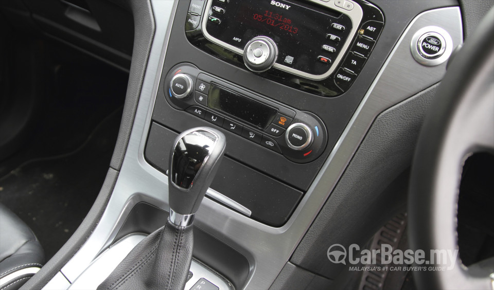 Ford Mondeo Mk4 Facelift (CD345) (2011) Interior