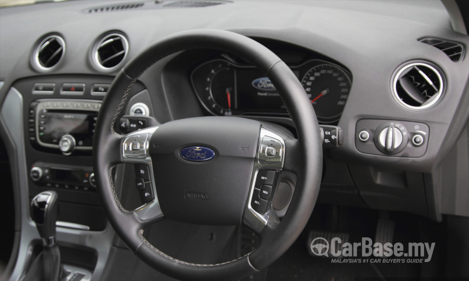 Ford Mondeo Mk4 Facelift (CD345) (2011) Interior