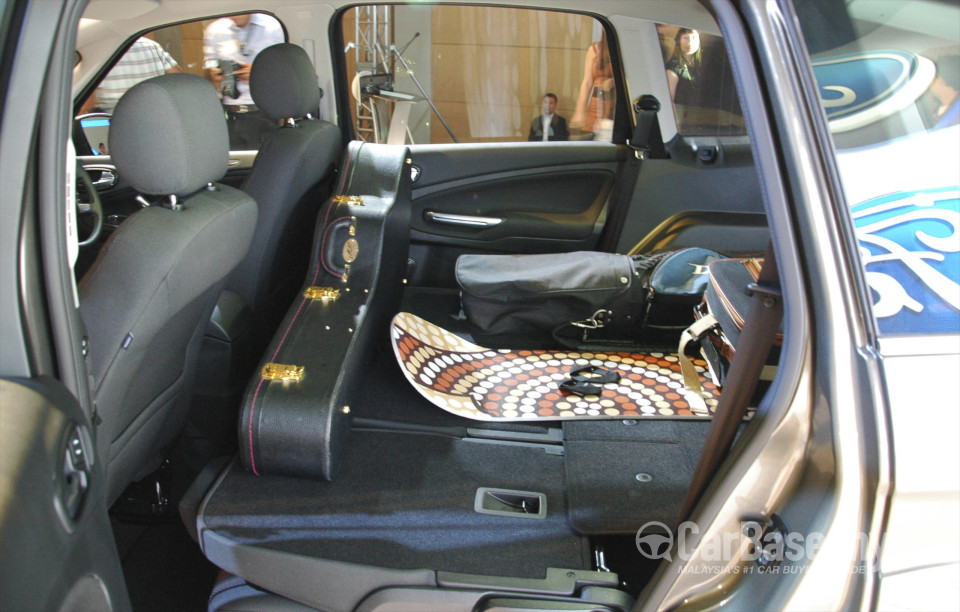 Ford S-MAX Mk1 (CD340) (2011) Interior