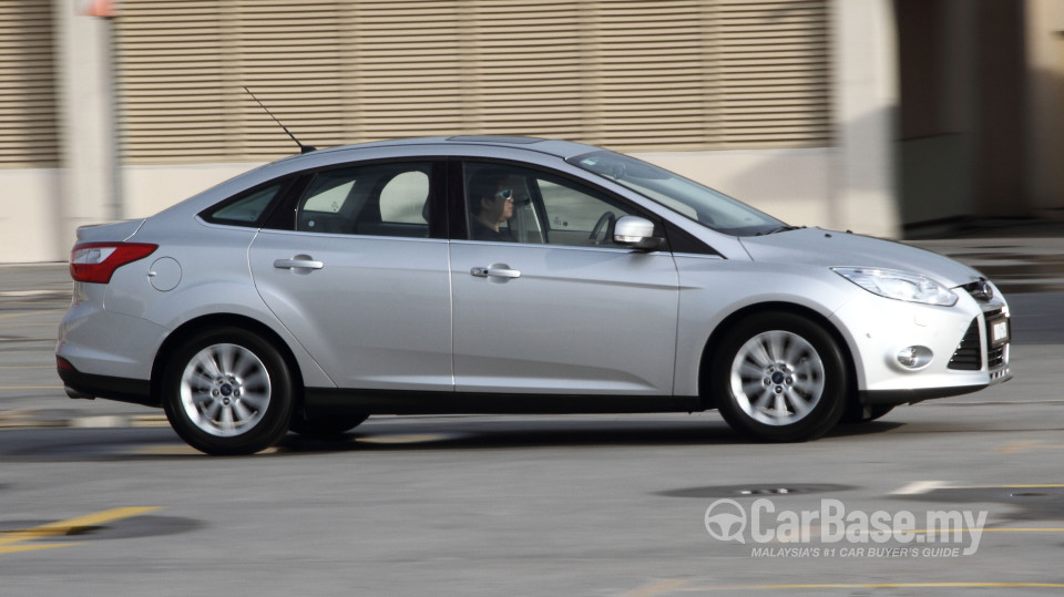 Ford Focus Sedan Mk3 (2012) Exterior