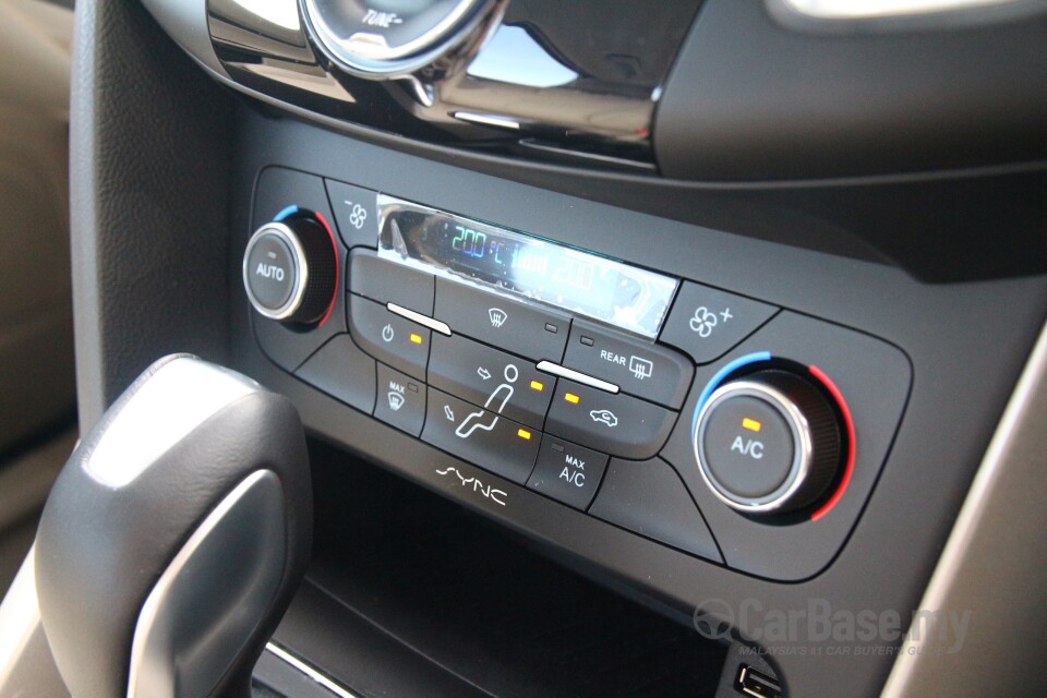 Nissan Navara D23 (2015) Interior