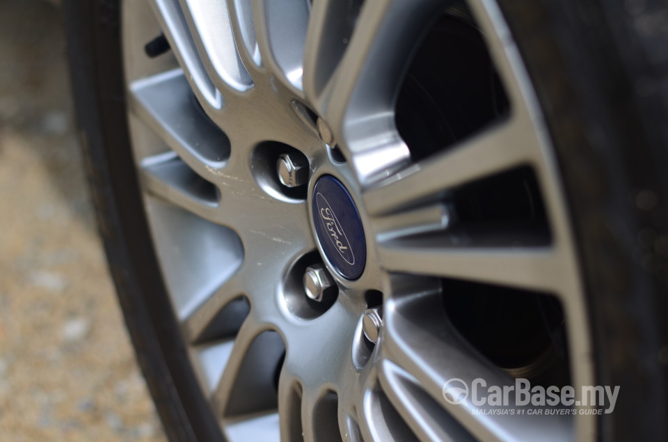 Ford Kuga Mk2 (C520) (2013) Exterior