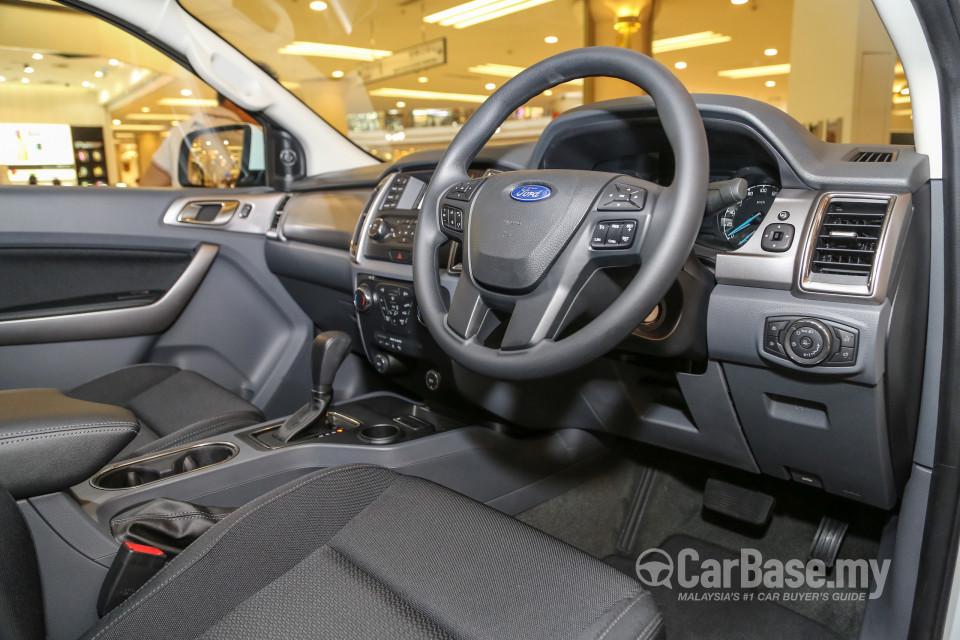 Ford Everest T6 (2016) Interior