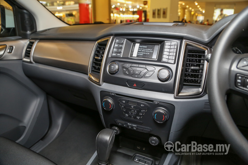 Ford Everest T6 (2016) Interior