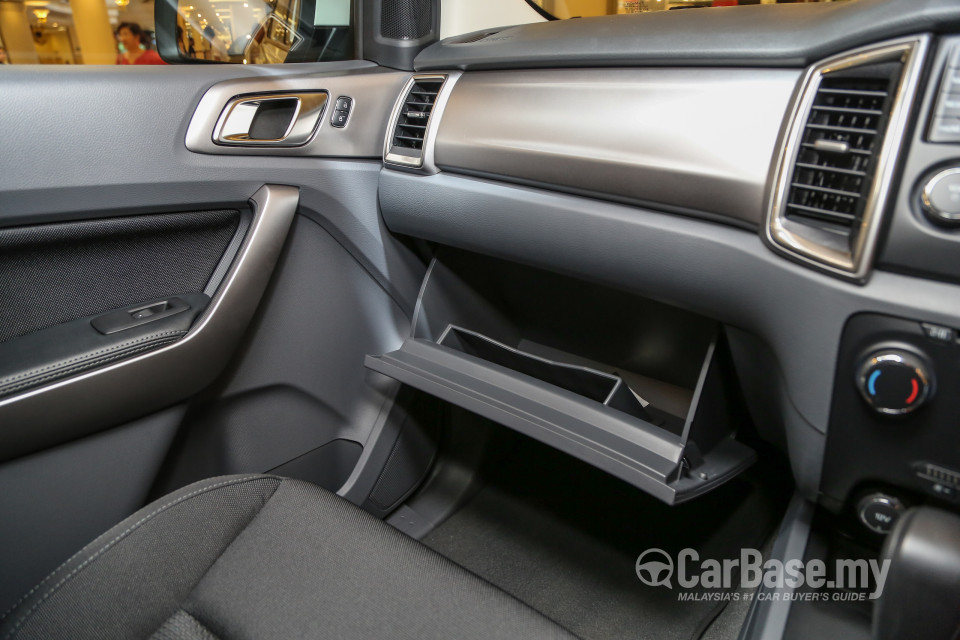 Ford Everest T6 (2016) Interior