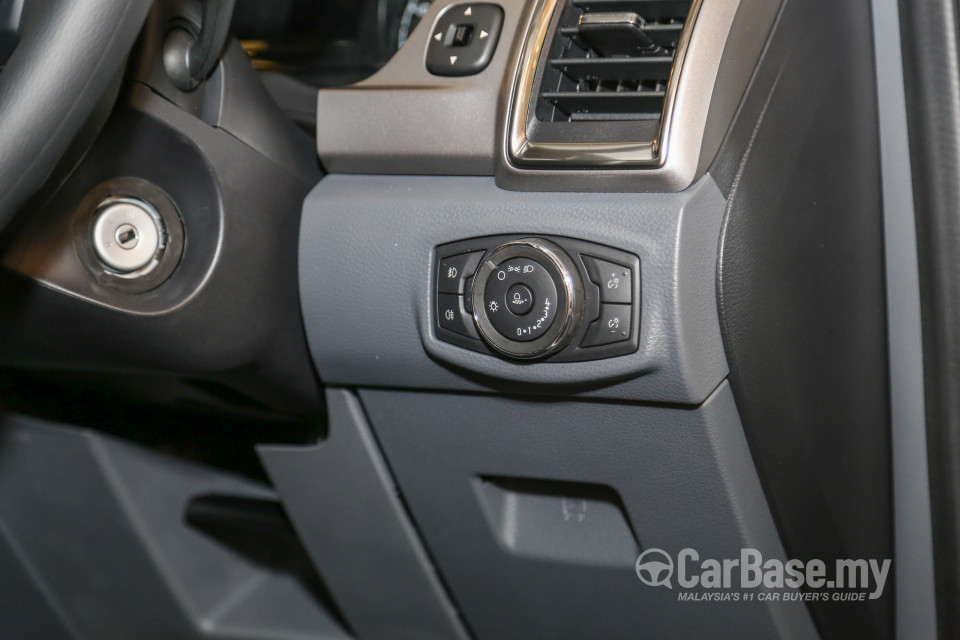 Ford Everest T6 (2016) Interior