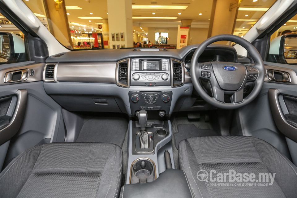 Ford Everest T6 (2016) Interior
