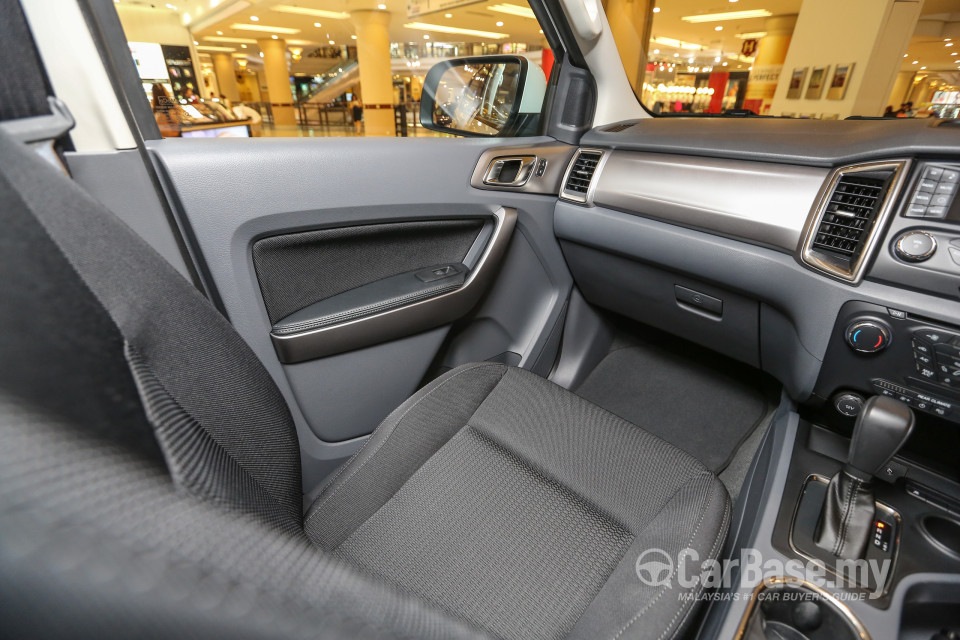 Ford Everest T6 (2016) Interior