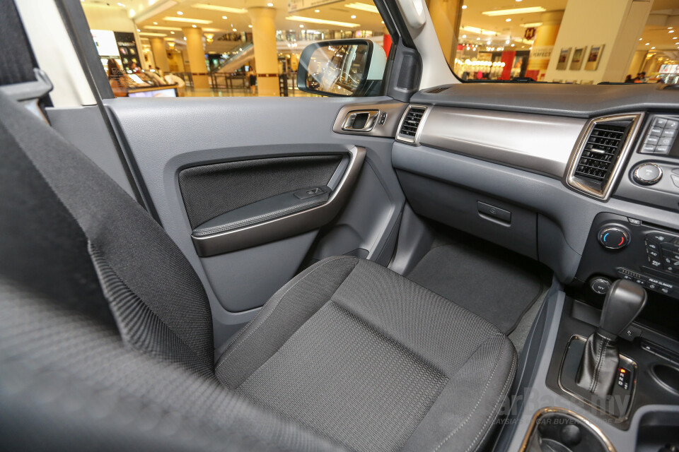 Toyota Fortuner AN160 (2016) Interior