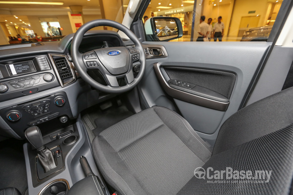 Ford Everest T6 (2016) Interior