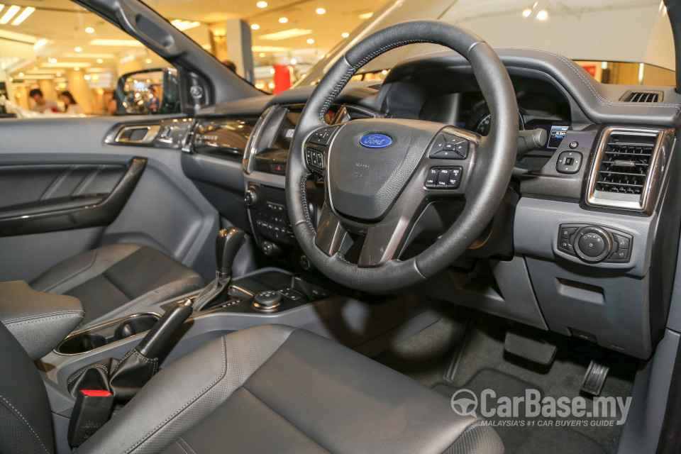 Ford Everest T6 (2016) Interior