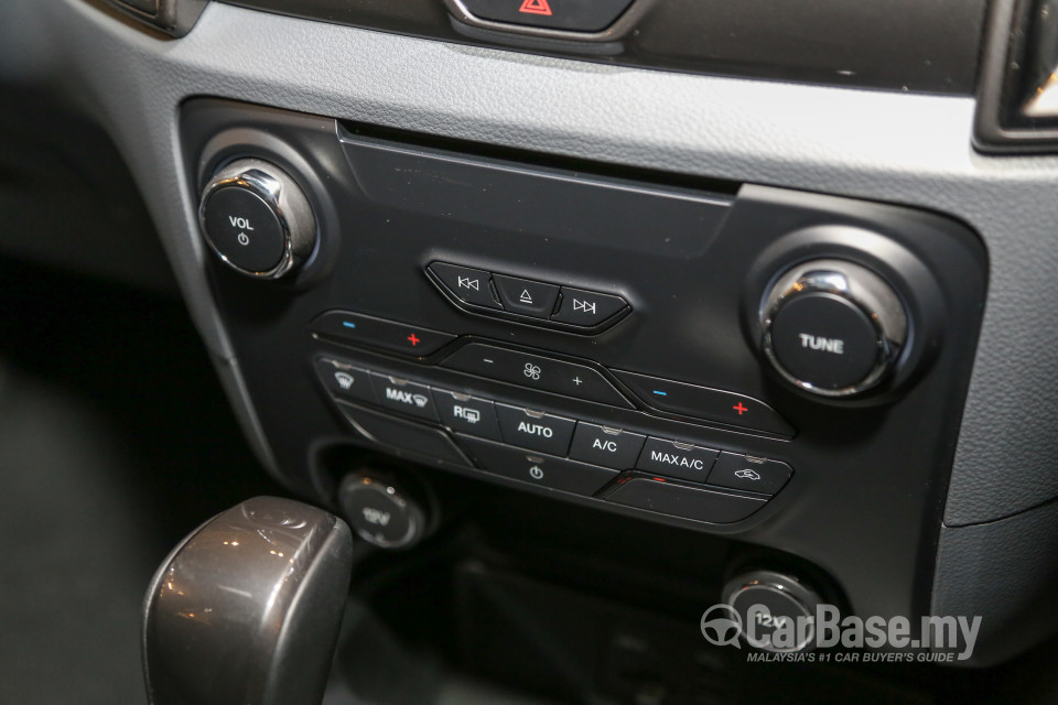 Ford Everest T6 (2016) Interior