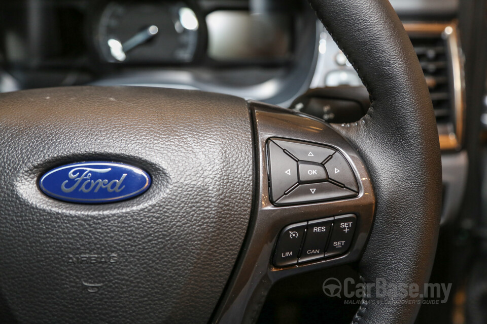 Nissan Navara D23 (2015) Interior