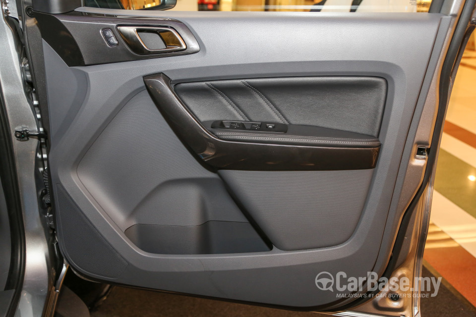 Ford Everest T6 (2016) Interior