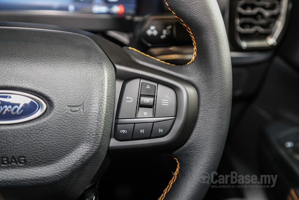 Ford Everest UB (2022) Interior