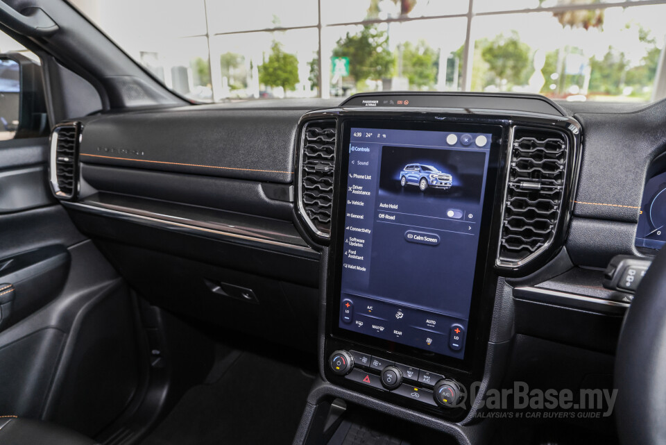 Ford Everest UB (2022) Interior