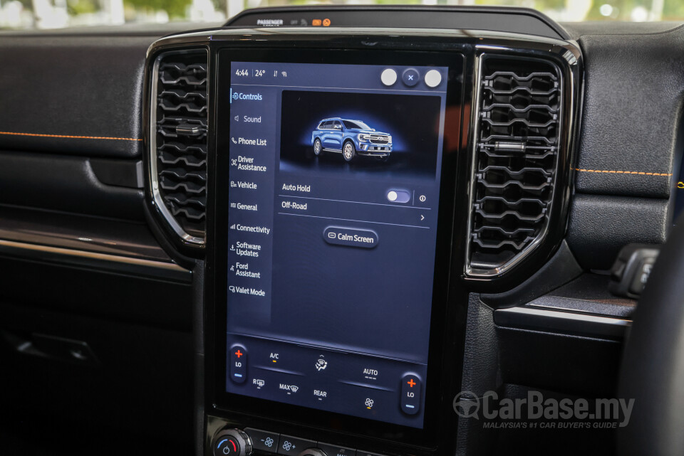 Ford Everest UB (2022) Interior