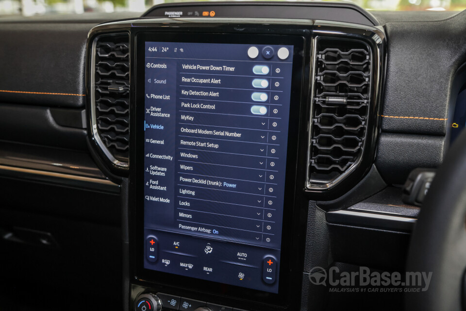 Ford Everest UB (2022) Interior