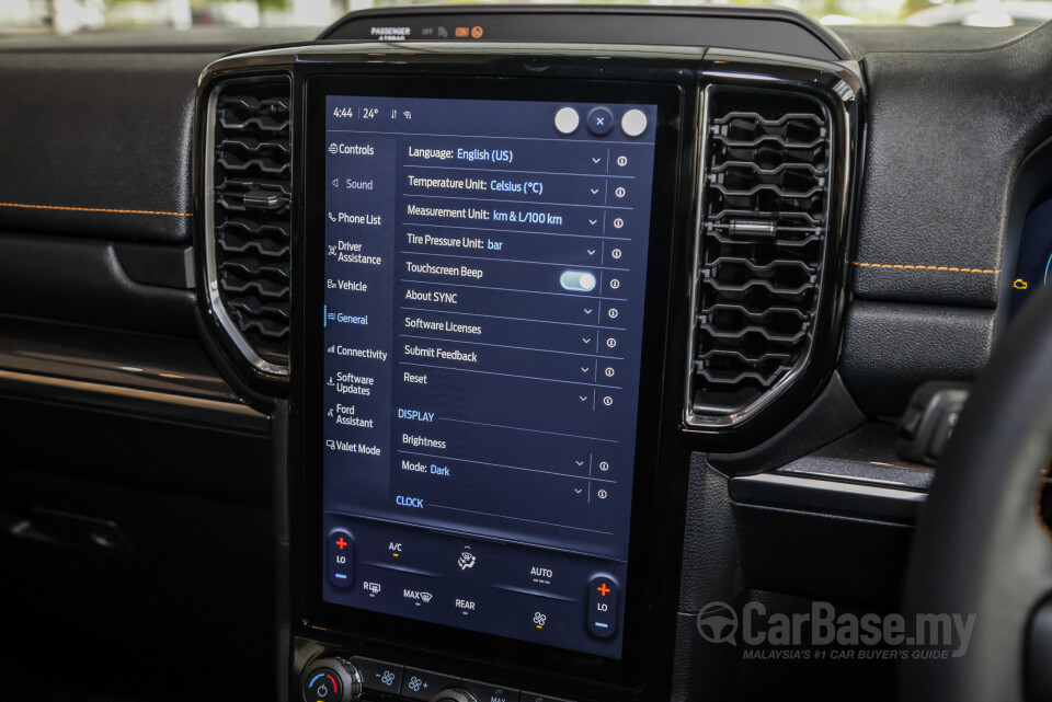 Ford Everest UB (2022) Interior
