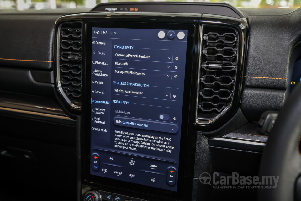 Ford Everest UB (2022) Interior