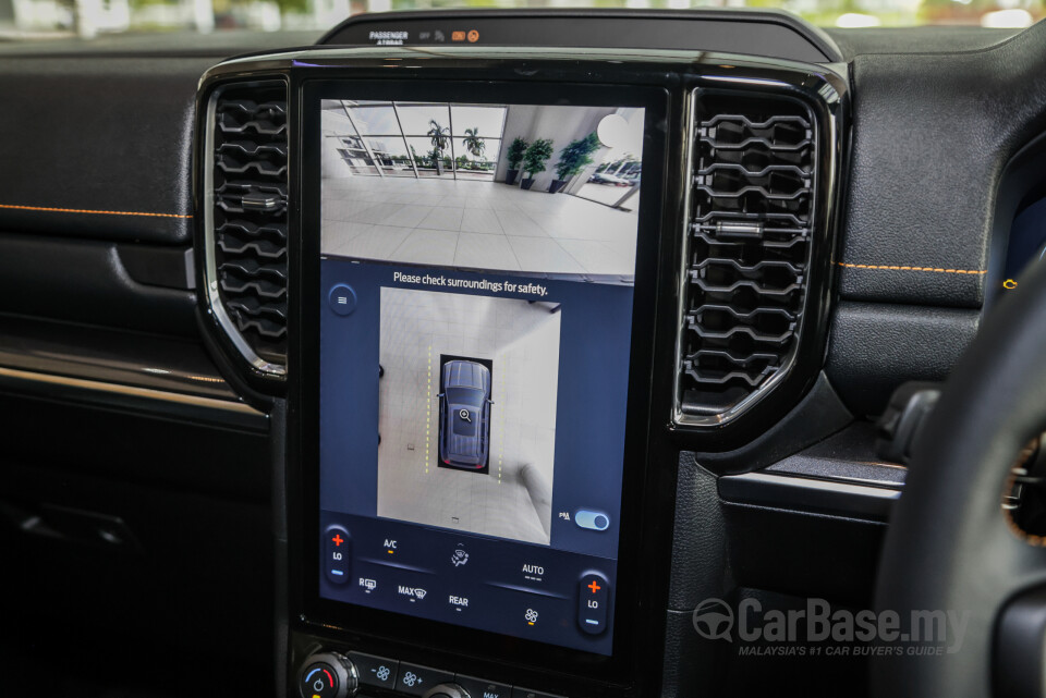 Ford Everest UB (2022) Interior