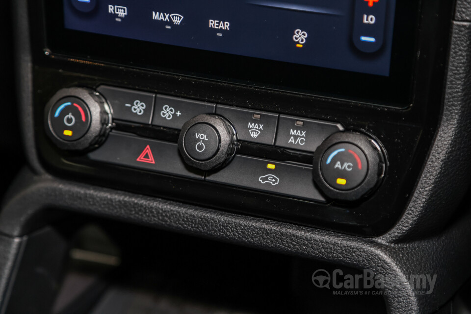 Ford Everest UB (2022) Interior