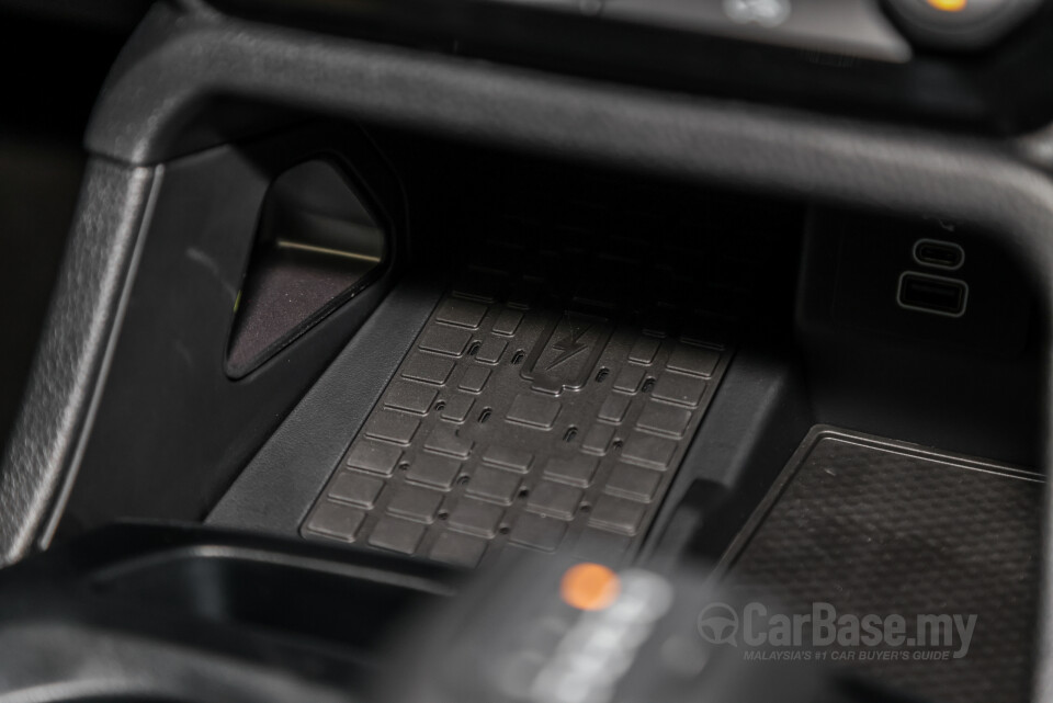 Ford Everest UB (2022) Interior