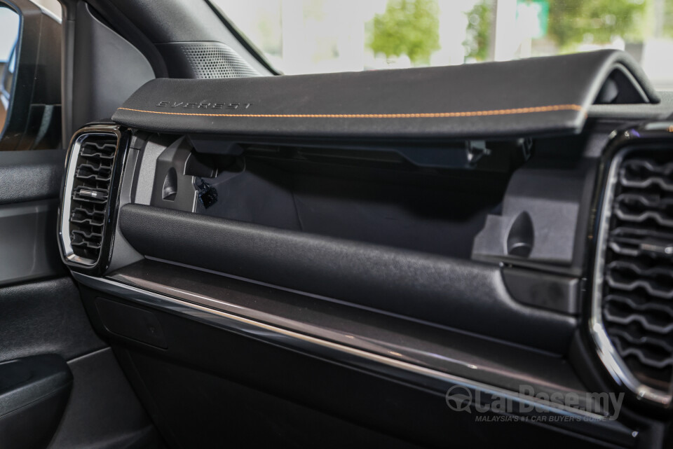 Ford Everest UB (2022) Interior