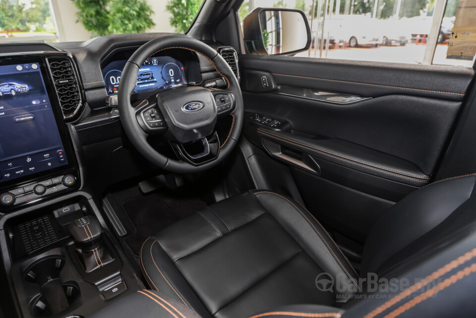 Ford Everest UB (2022) Interior