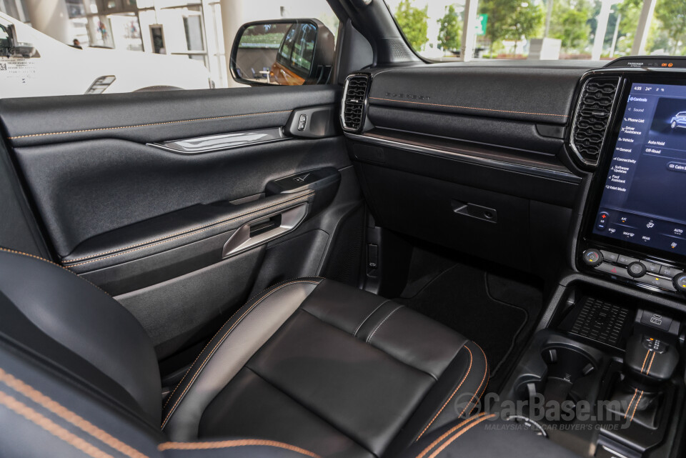 Ford Everest UB (2022) Interior