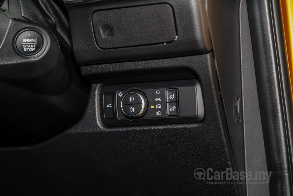 Ford Everest UB (2022) Interior