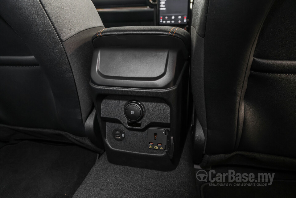 Ford Everest UB (2022) Interior
