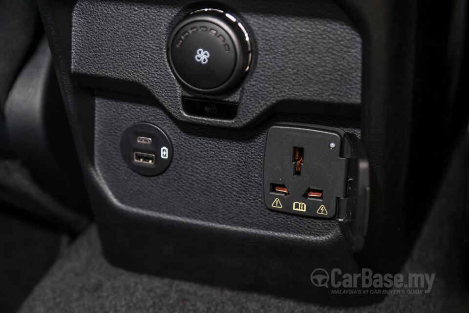 Ford Everest UB (2022) Interior