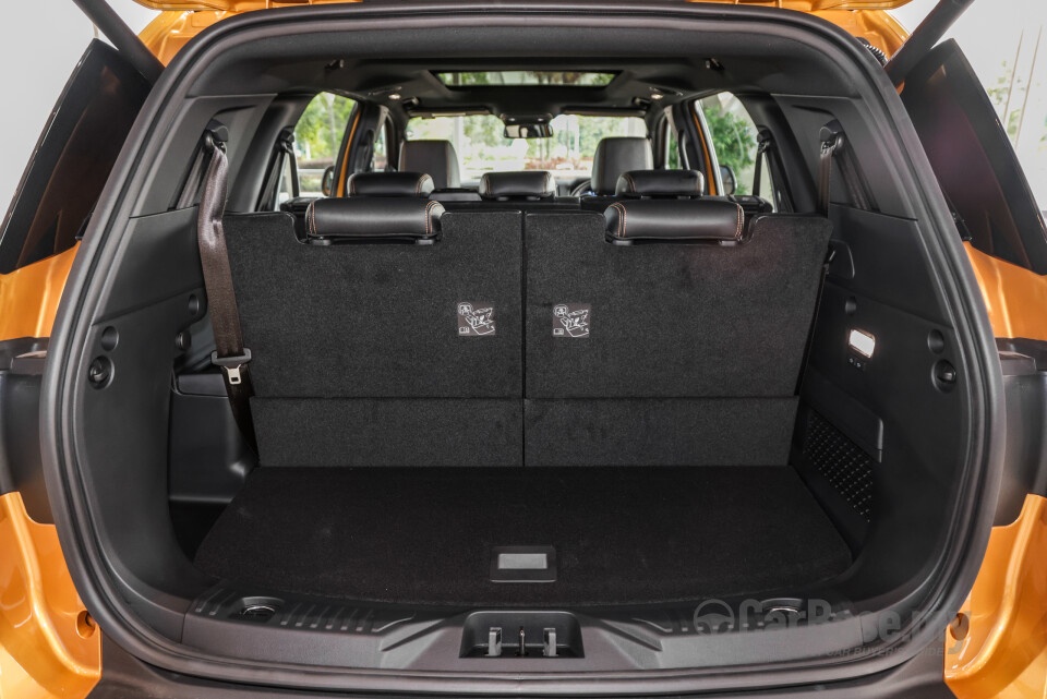 Ford Everest UB (2022) Interior