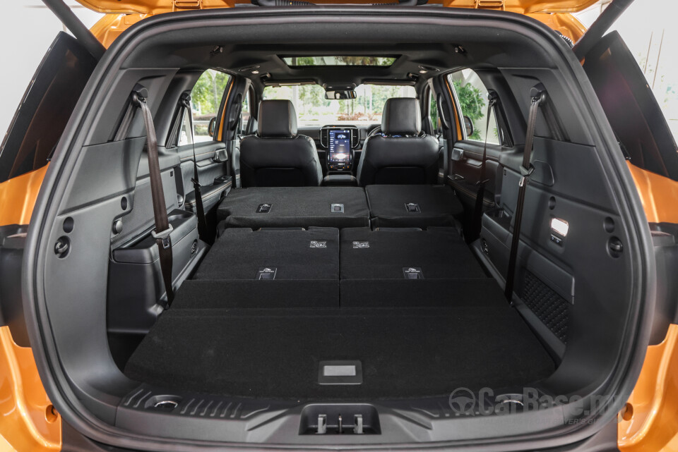 Ford Everest UB (2022) Interior