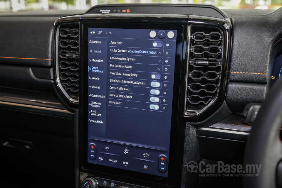 Ford Everest UB (2022) Interior