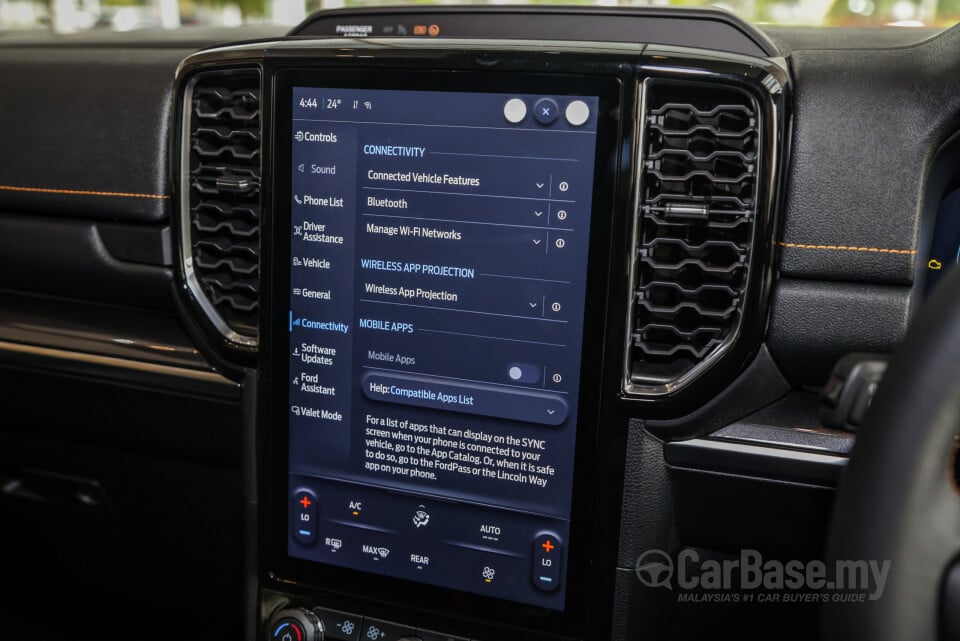 Ford Everest UB (2022) Interior