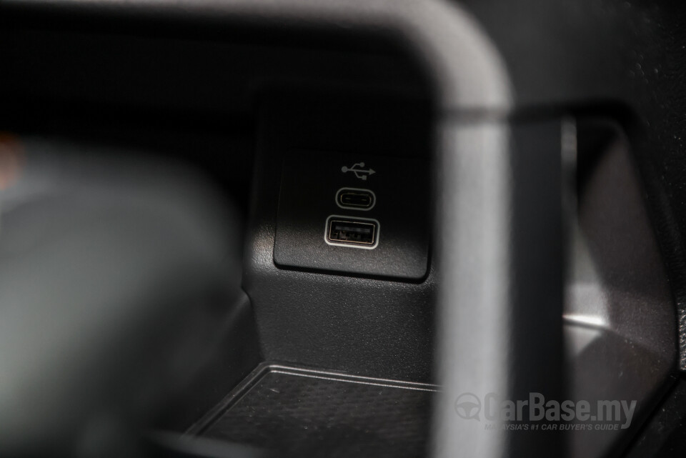 Ford Everest UB (2022) Interior
