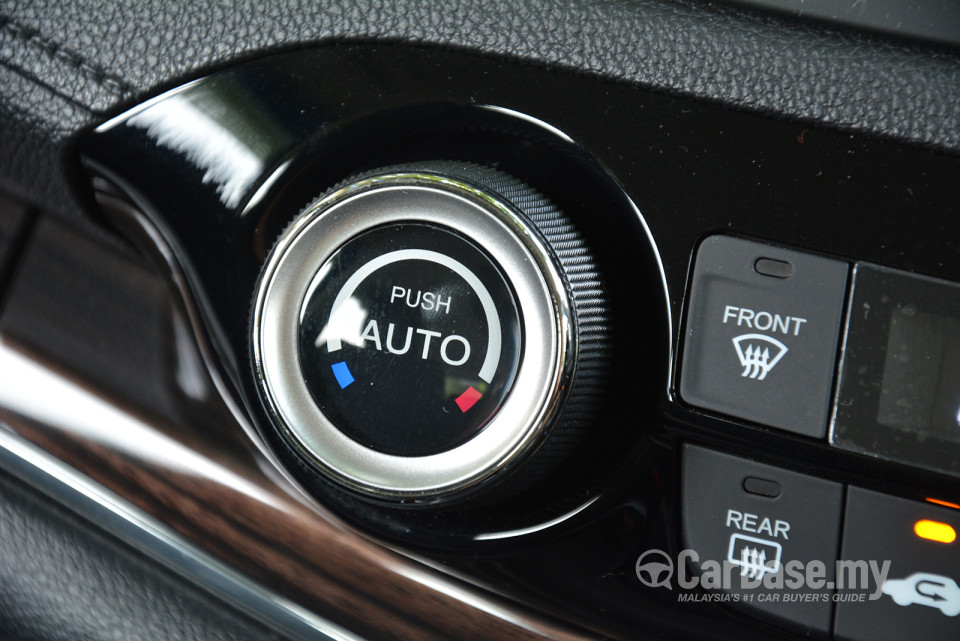 Honda CR-V RM Facelift (2015) Interior