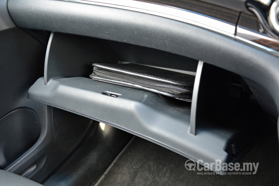 Honda CR-V RM Facelift (2015) Interior