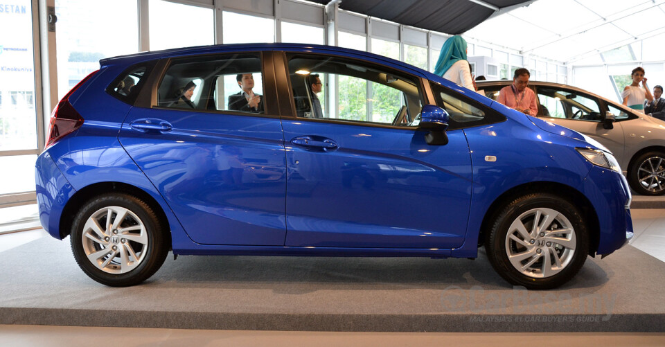 Perodua Aruz D38L (2019) Exterior