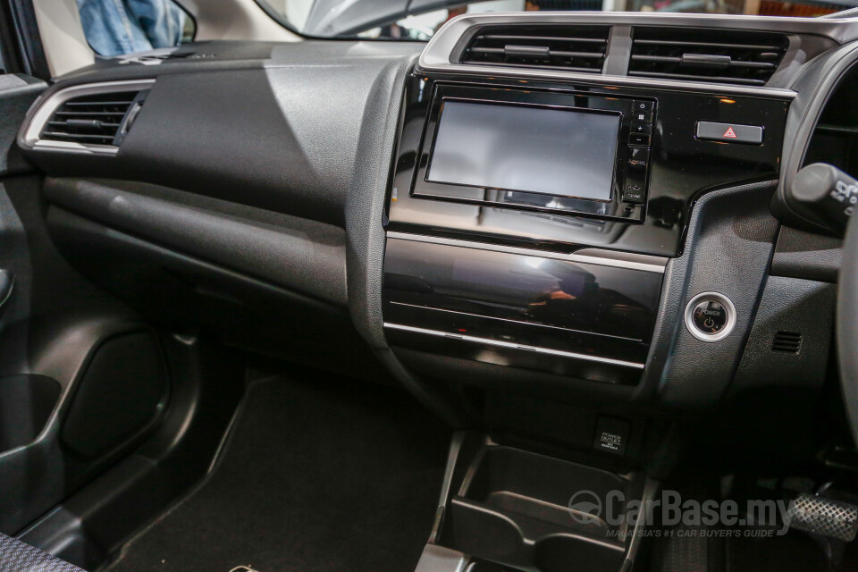 Proton Exora Mk1 RC (2019) Interior