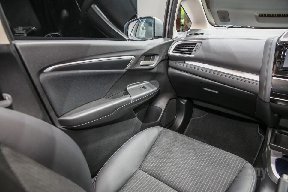 Proton Exora Mk1 RC (2019) Interior