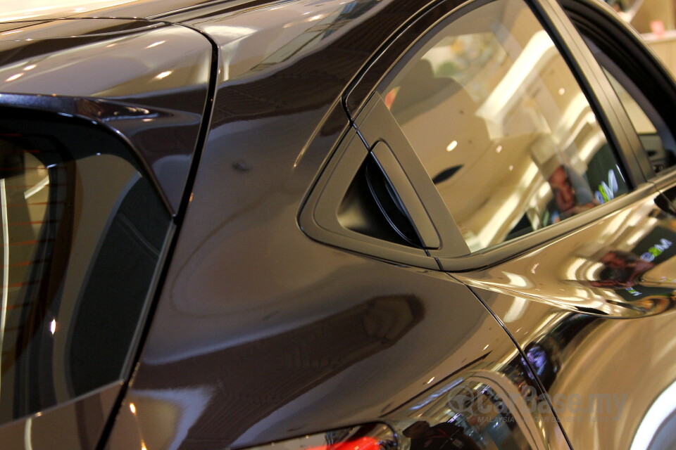 Toyota C-HR Mk1 (2018) Exterior