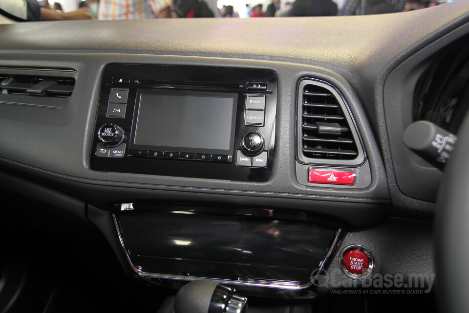 Toyota Innova AN140 (2016) Interior