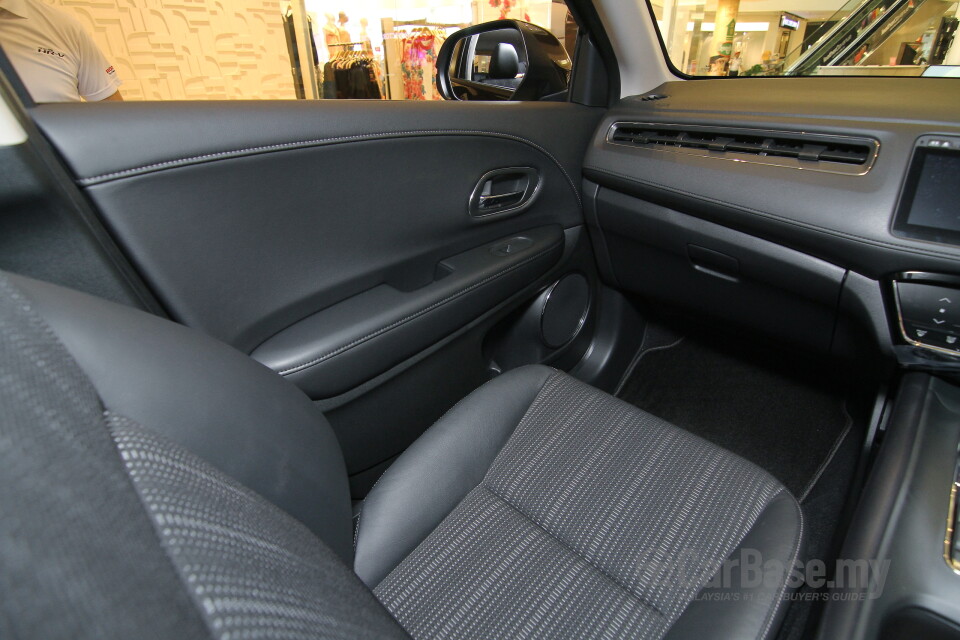 Toyota Innova AN140 (2016) Interior