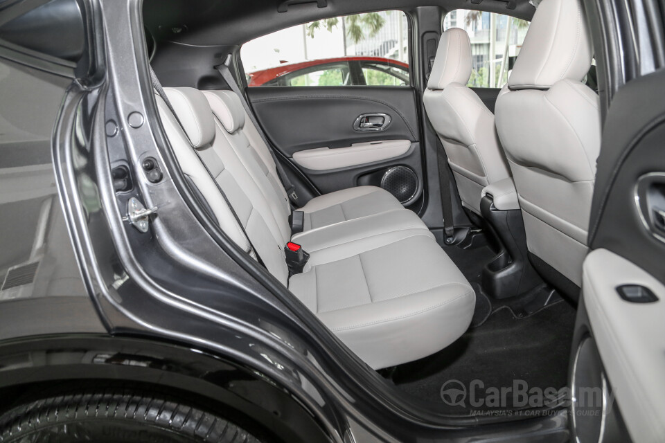 Proton Exora Mk1 RC (2019) Interior